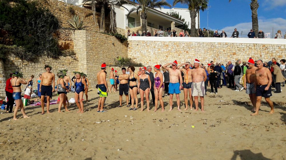 Video- en fotoverslag nieuwjaarsduik